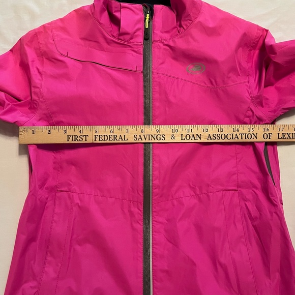 Hot Pink Woman’s Performance Bicycle Windbreaker/Rain Jacket. Size S - Picture 7 of 13